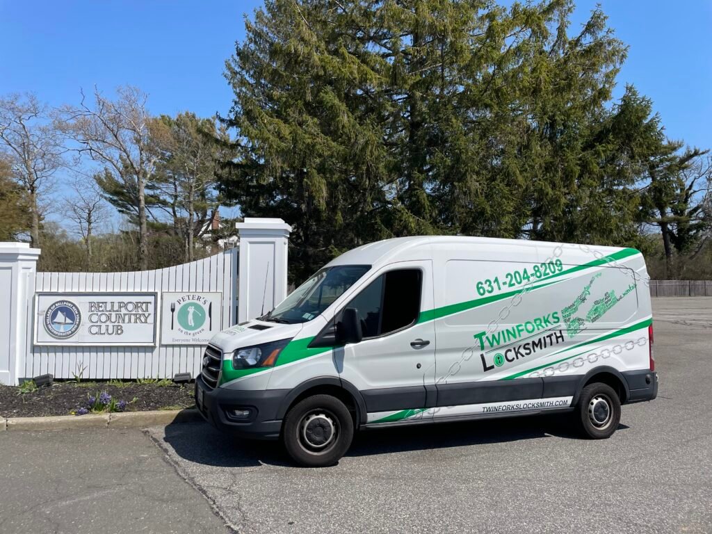 Locksmith van infront of bellport country club